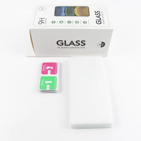 Lot de 50 films verre tremp&eacute; pour iPhone 13 / 13 Pro / 14 / 16e / 17e